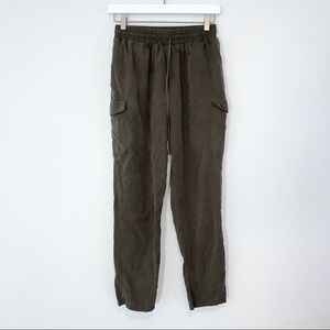 Lovers + Friends high rise cropped cargo pants size small